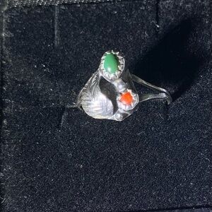 VINTAGE STERLING SILVER RED CORAL GREEN TURQUOISE LEAF RING SIZE 5.5